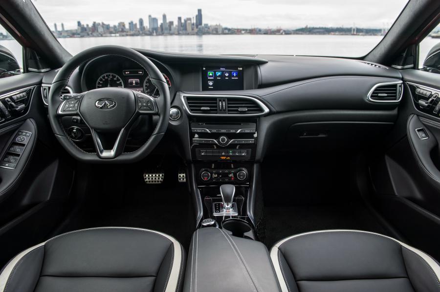 Торпедо Infiniti QX30S 2.0t 2016 года  (US) (фото 7 из 20)